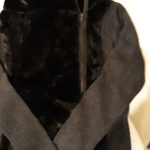 Ann Taylor Loft faux fur sweater - Picture 5 of 7